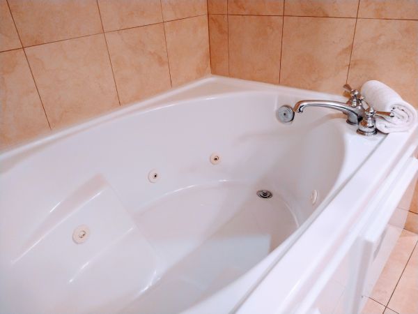 Cost of Jetted Tub Replacement in New Smyrna Beach