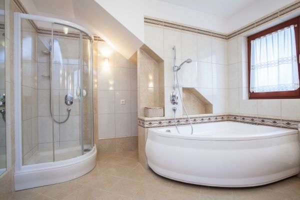 Cost of Oversized Bathtub Installation in New Smyrna Beach