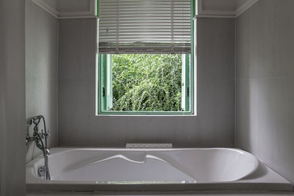 Cost of Fiberglass Tub Installation in New Smyrna Beach